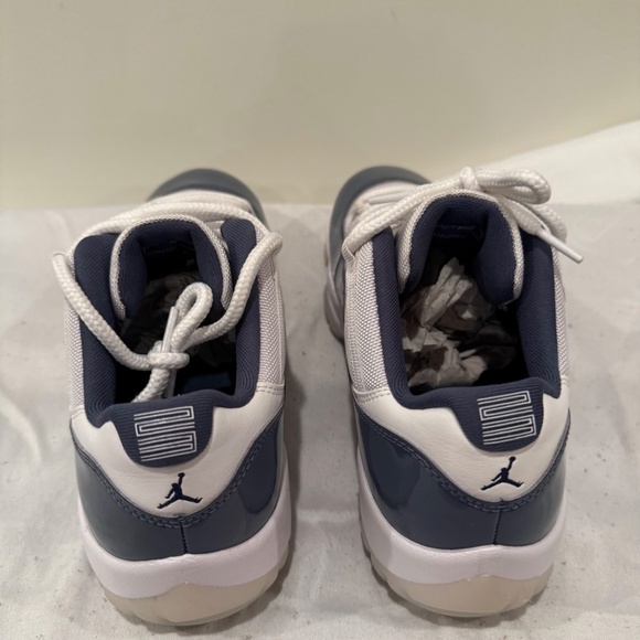 Athletic_Shoes